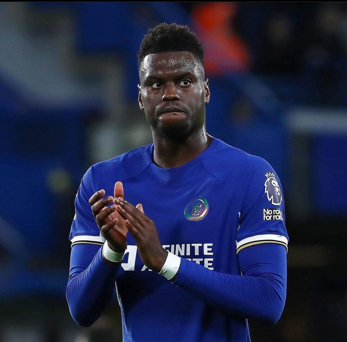 🇫🇷 Benoit Badiashile registered more successful passes (54/60) and blocked more shots (2) than any other player for either Arsenal or Chelsea inside the first 45 minutes. #CFC #ARSCHE #CHELSEA