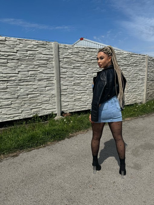 Which is your fav pic? 😊 https://t.co/tgQZvhgAWD