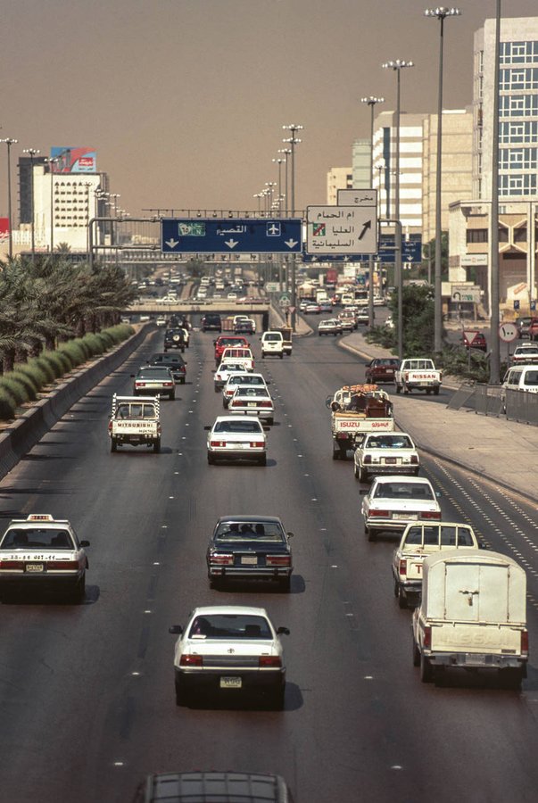 طريق الملك فهد.... #الرياض تقريبآ في أي عام التقطت الصورة...؟