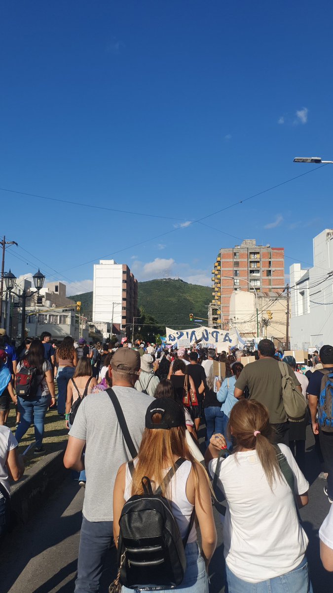 En Salta se marcha por la educación pública y gratuita