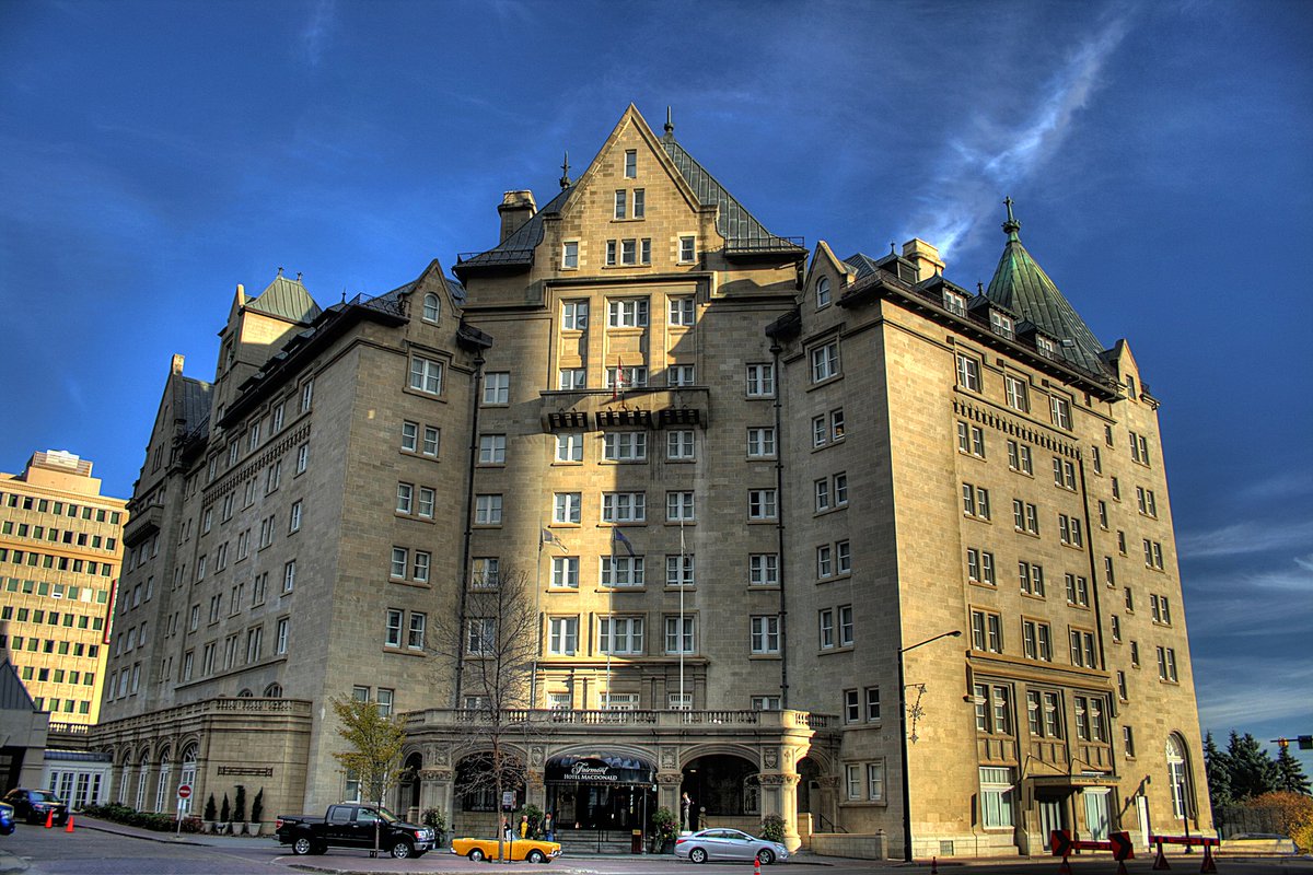 PriceSteelLtd's tweet photo. Throw Back Thursday...
The Fairmont Hotel Macdonald, commonly known as the Hotel Macdonald is a large historic luxury hotel in Edmonton, Alberta, Canada. Located in the eastern end of downtown, overlooking the North Saskatchewan River. Was built in 1915.
#history #edmonton https://t.co/nbZVmHwpv7