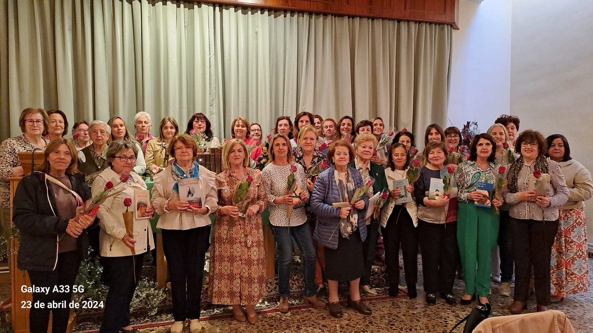 ChicnFit's tweet photo. Encuentro especial Día del Libro con mis chicas de La Unión. ¡Qué no decaiga la fiesta! 📚♥️😘

#clubdelectura #DiaDelLibro #launion  #lalecturanosune https://t.co/FCS2ikgvVM