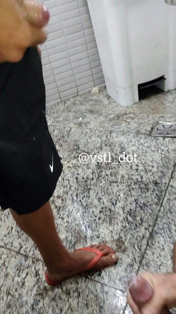 vstl_dot's tweet image. Vi ele no quarteirão de cima. Andar posturado, jeitão de mandrack, uma cara de macho safado (daqueles bem ordinários)... O pezão desse cara me chamou tanta atenção, deu um tesão... fui atrás, VAPO! ganhei leite matinal no banheiro do supermercado! . Esporrou gostoso o safado!