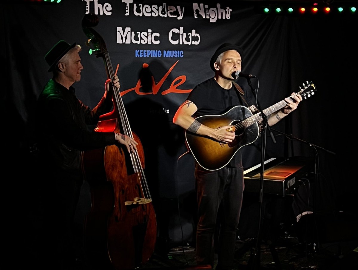 Sean Taylor makes his return to The Tuesday Night Music Club and suddenly we remember just how stunningly beautiful his music is live….