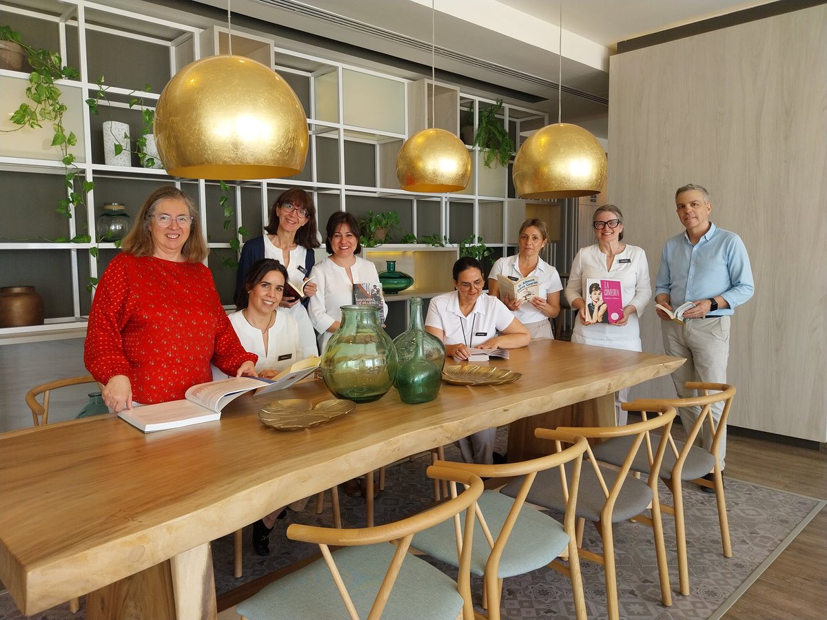 Hotel_Paseo_Mar's tweet photo. Hoy hemos compartido libros con el #Equipo para seguir viajando lejos... Feliz Día Internacional del libro!!! 📚 @MeliaCareers #WeAreMelia https://t.co/Gcr69it6V4
