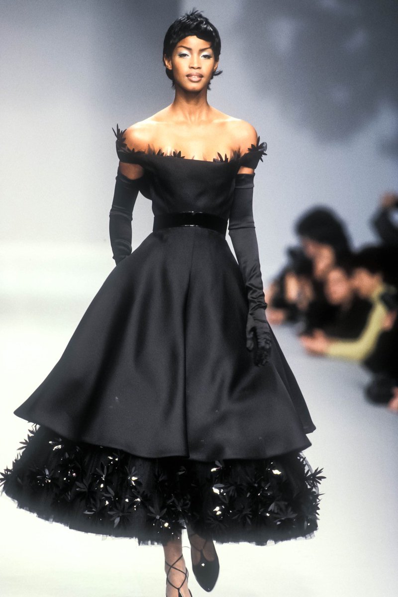 Yvesaintgirl's tweet photo. Jean-Louis Scherrer SS96 Couture https://t.co/G3FGuJIUFe