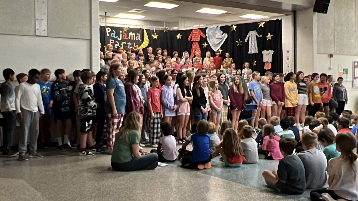 MsShaeMenner's tweet photo. 5th graders joined the 1st graders for the first song of the Pajama Party music program. This was going to be their program back in March 2020! @Mustangs_ML https://t.co/XdshLMXSfb
