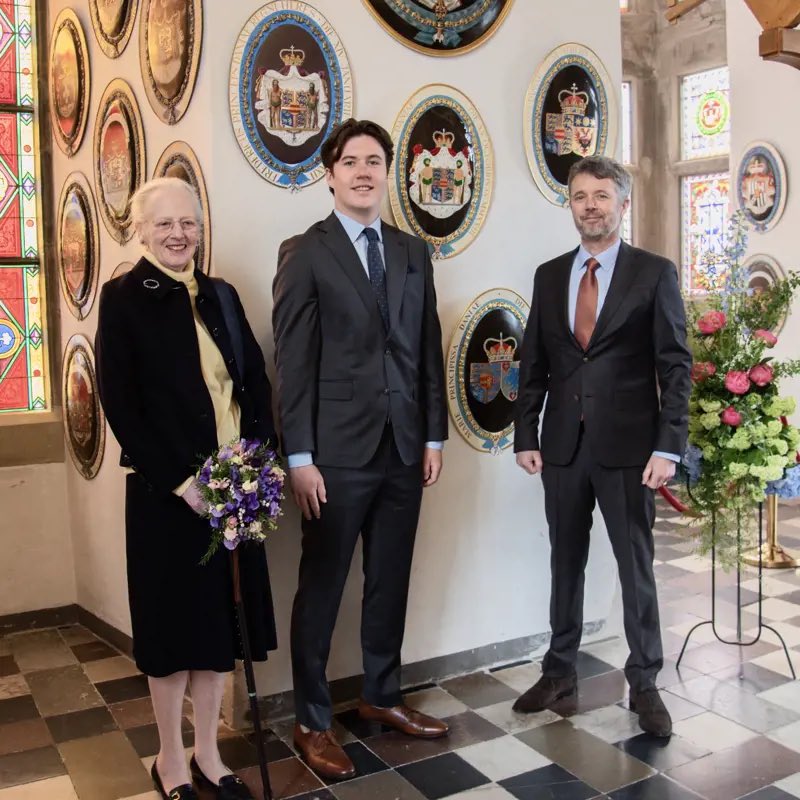 The coat of arms of Crown Prince Christian of Denmark has been hung in the Chapel of the Royal Orders of Knighthood at Frederiksborg Palace in relation to him having become a Knight of the Order of the Elephant. 🇩🇰 kongehuset.dk/nyheder/ophaen…