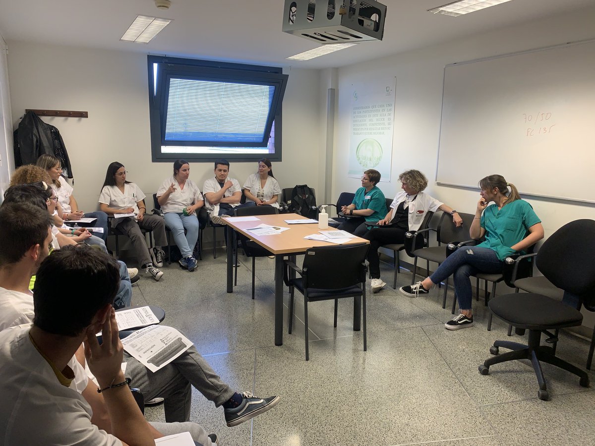 fjredondocalvo1's tweet photo. Hoy hemos entrenado con el equipo de urgencias de Manzanares en el ⁦@Simu_HGUCR⁩ ⁦@SanidadCLM⁩ Gracias a todos por la implicación. Grandes profesionales en el Hospital de Manzanares. https://t.co/4Q2BSiXKia