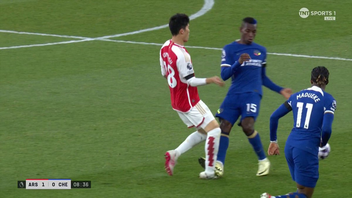 Nicolas Jackson escapes with NO punishment for this tackle on Takehiro Tomiyasu. 😤 #afc