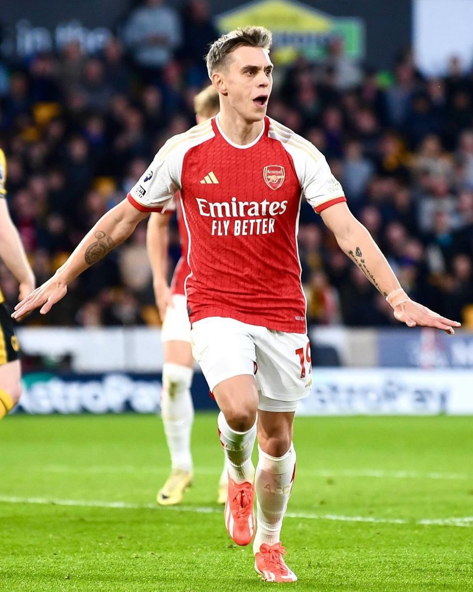 FabrizioRomano's tweet photo. 🔴⚪️🇧🇪 Leandro Trossard makes it 15 goals and 2 assists in all competitions this season, one more key goal for Arsenal.

“He’s a little magician. It’s just a joy to have him in the team”, Arteta said ahead of the game. https://t.co/xZzxbuvGlN