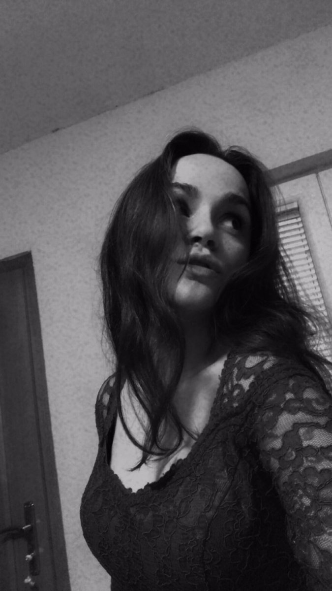 Ceylan_D30's tweet photo. “Hey Justine! I'm just here for you..” 🖤

#justine https://t.co/Wx4ckbTyYI