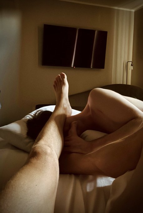 What better way to round off the evening than with a comfortable footrest? 👇🏻🦶 https://t.co/XvbAyLeD