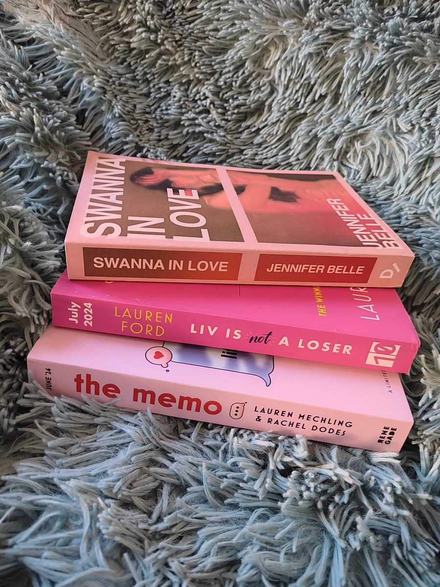 I'm currently in a very weird reading mood for physical books so year that's the list of three amazing books 😂😍 Last - The Memo Current - Liv Is Not A Loser Next - Swanna In Love What's your Last/Current/Next?