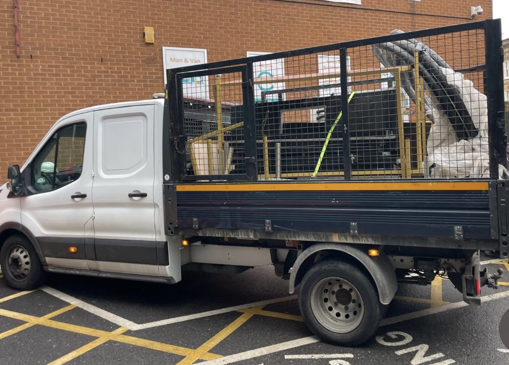 This van / tipper has been stolen today in early morning from Leytonstone area. Has anyone seen/ noticed any suspicious activity or seen anything pls help/share!
Vechiles theft  rates  are increasing / families & business are affected . @metpoliceuk  @MetCC