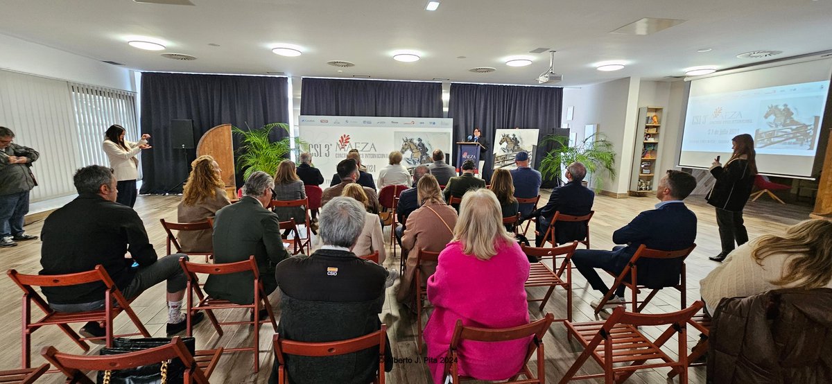 AlbertoJosePA's tweet photo. Presentación del cartel realizado por Toño Velasco para el CSI 3* MAEZA 2024 que se celebrará los próximos días 5, 6 y 7 de Julio en las instalaciones de la Yeguada Finca Maeza #yeguadafincamaeza #csimaeza #sariego #Asturias #comarcadelasidra @oxersport @Comarcasidra https://t.co/WXFg46DQI1