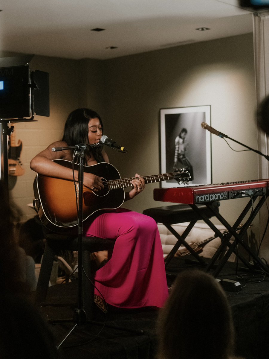 Push-Up Bra LA tweet media