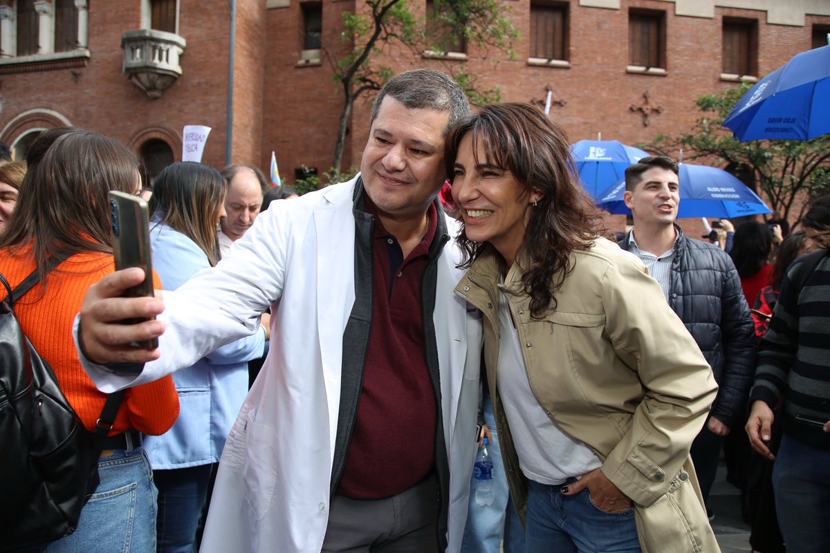 NataliaDLSok's tweet photo. Es inadmisible el recorte del gobierno nacional en el presupuesto universitario. La educación es pilar de las sociedades que desean progresar. Admitir un ajuste brutal en los fondos que reciben es resignarnos a vivir en la ignorancia y en la desigualdad.  

#MarchaUniversitaria https://t.co/833WpgxOHH