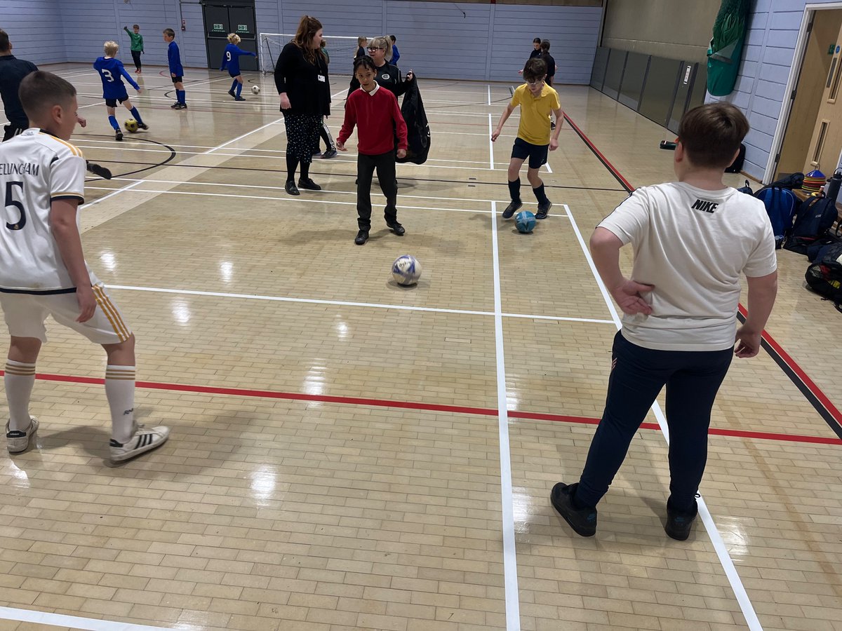 The children really enjoyed their first Futsal workshop at Lodge Park on Monday. @DRETsport