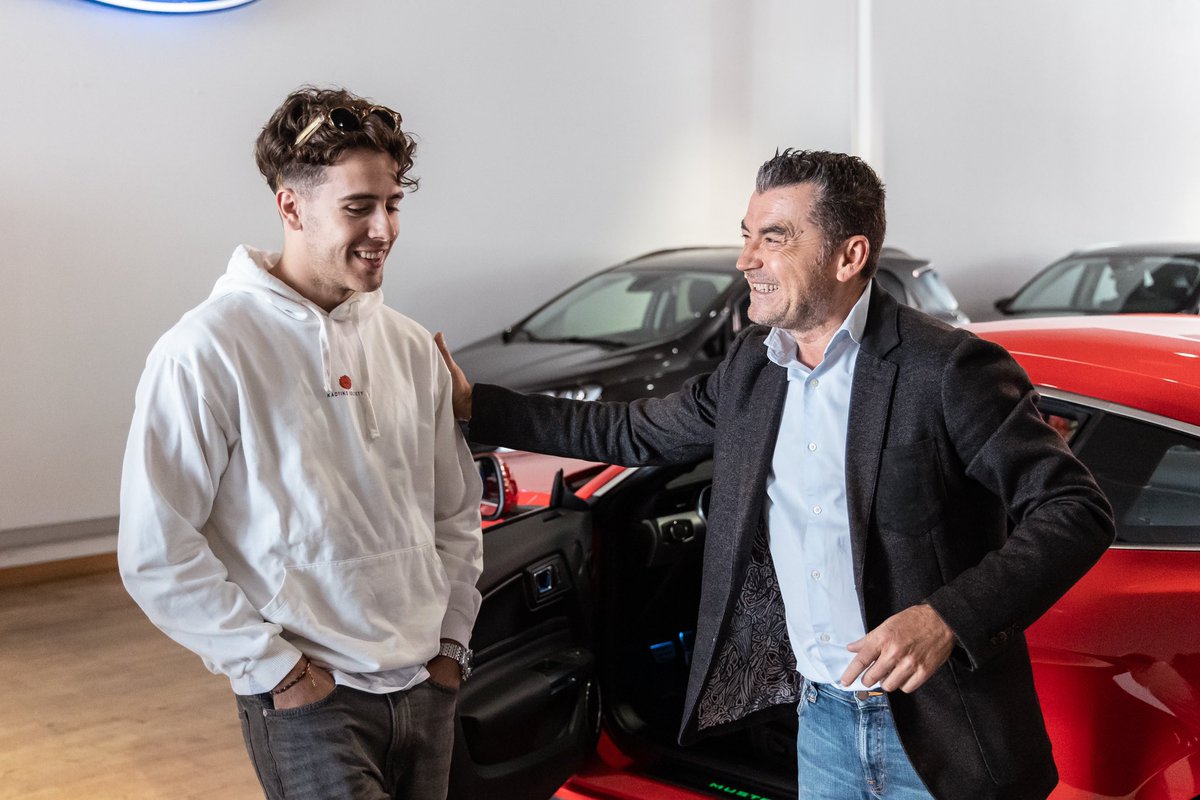 jeremyalcoba's tweet photo. Este Ford Mustang 🐎❤️‍🔥será mi nuevo compañero de viaje de hoy en adelante gracias a mi nuevo sponsor @fordromacar 
Estoy muy muuuuy contento e ilusionado ya que siempre ha sido uno de mis coches favoritos y la verdad que escucharlo y conducirlo es una verdadera fantasía! https://t.co/hEbC2R6QLv