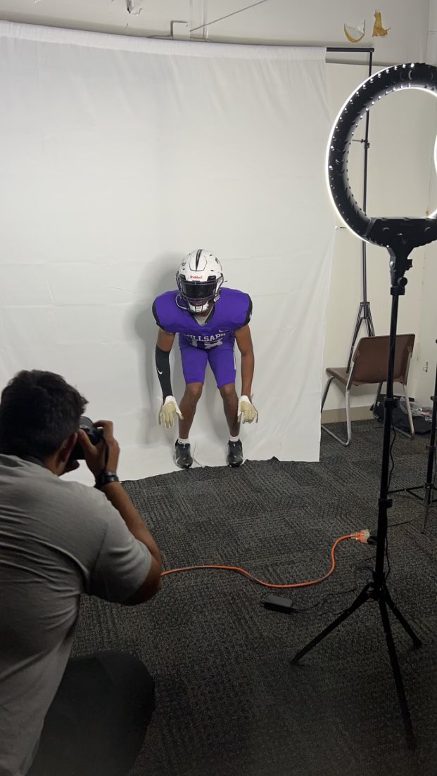 K_Matthews18's tweet photo. 🏡?
@CoachTMar @Km4129Kiyana @EHS__Football @AL7AFootball https://t.co/1EAYpEarKg