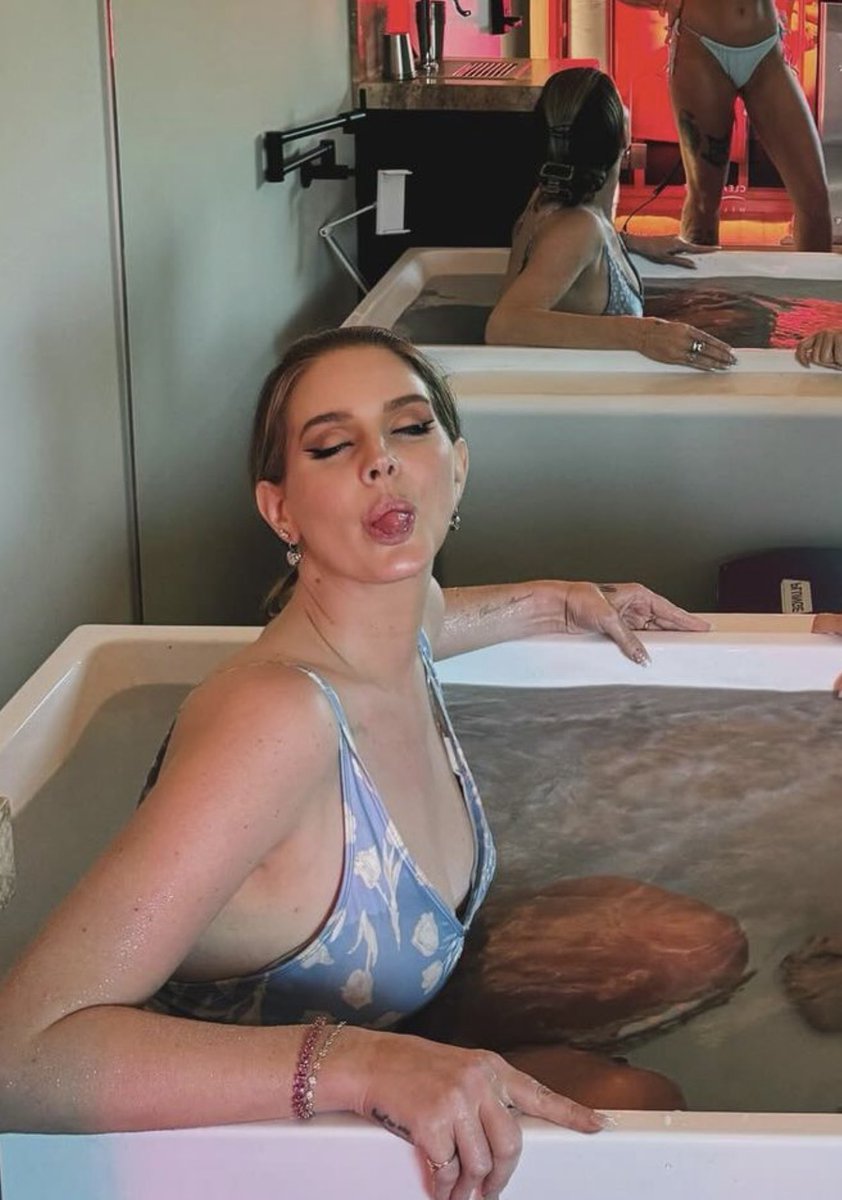 Lana Del Rey 🛁