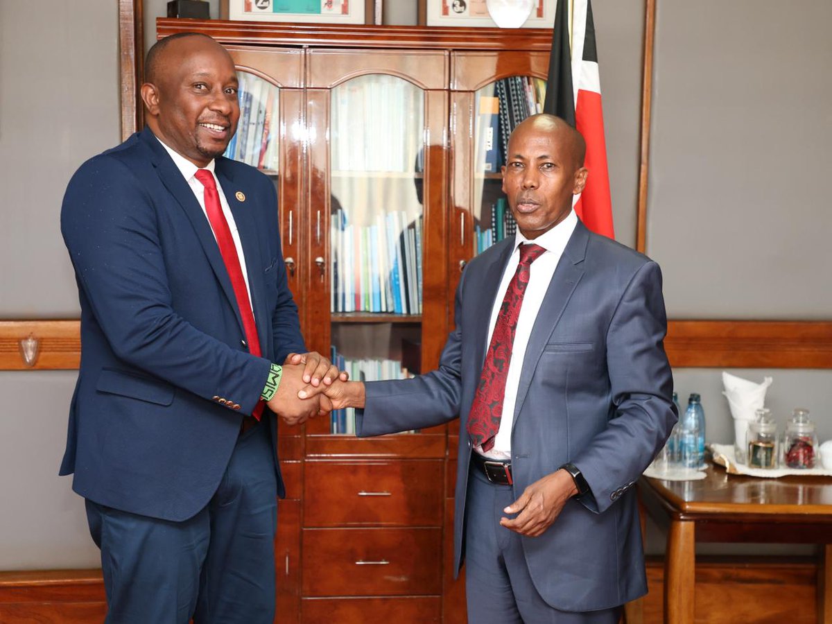 Spread_truthKE's tweet image. Led by our ED Rev' @HamisiKirenga, we today had a meeting @KSGKenya  hosted by the Ag. Director General, Prof. Nura Mohamed &amp;amp; with him was @PeterQuest7, head of Youth Programs.
#SpreadTruth &amp;amp; #KSG seek to grow the existing #partnership around #youth initiatives including #sports.