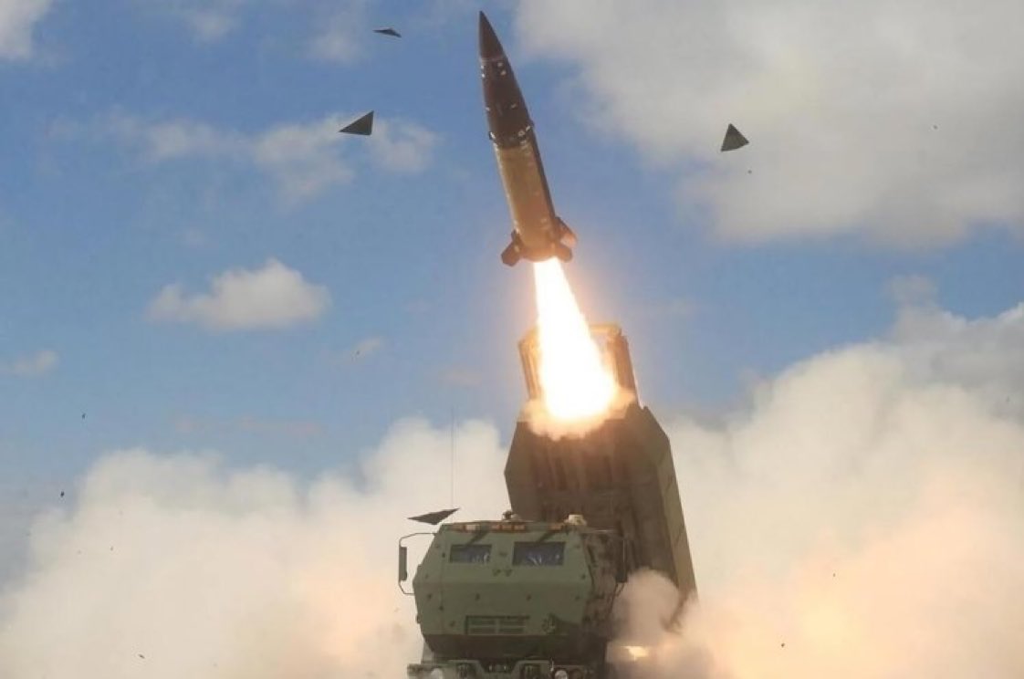 🚀 „Podczas odpraw w Kongresie w ostatnich tygodniach urzędnicy administracji wskazali, że Stany Zjednoczone prawdopodobnie po raz pierwszy wyślą na Ukrainę dalekiego zasięgu ATACMS, czyli wojskowe systemy rakiet taktycznych, w ramach nowego pakietu pomocowego” – CNN
