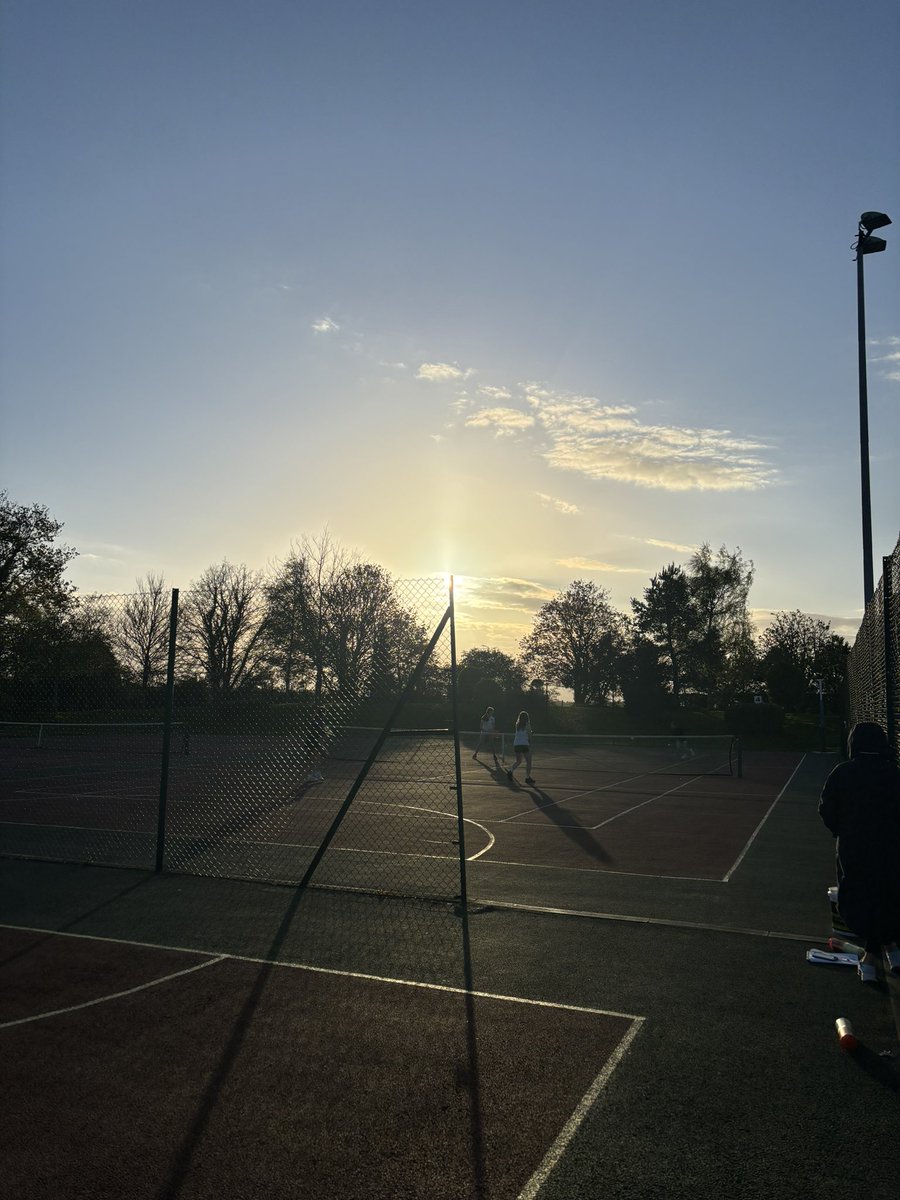 A perfect Tuesday night for some National cup action 🏆 Well done to the girls 1st team who take a hard fought 5-1 win over Pocklington and move through to round 3 of the Abadere cup 🫡💪🏻