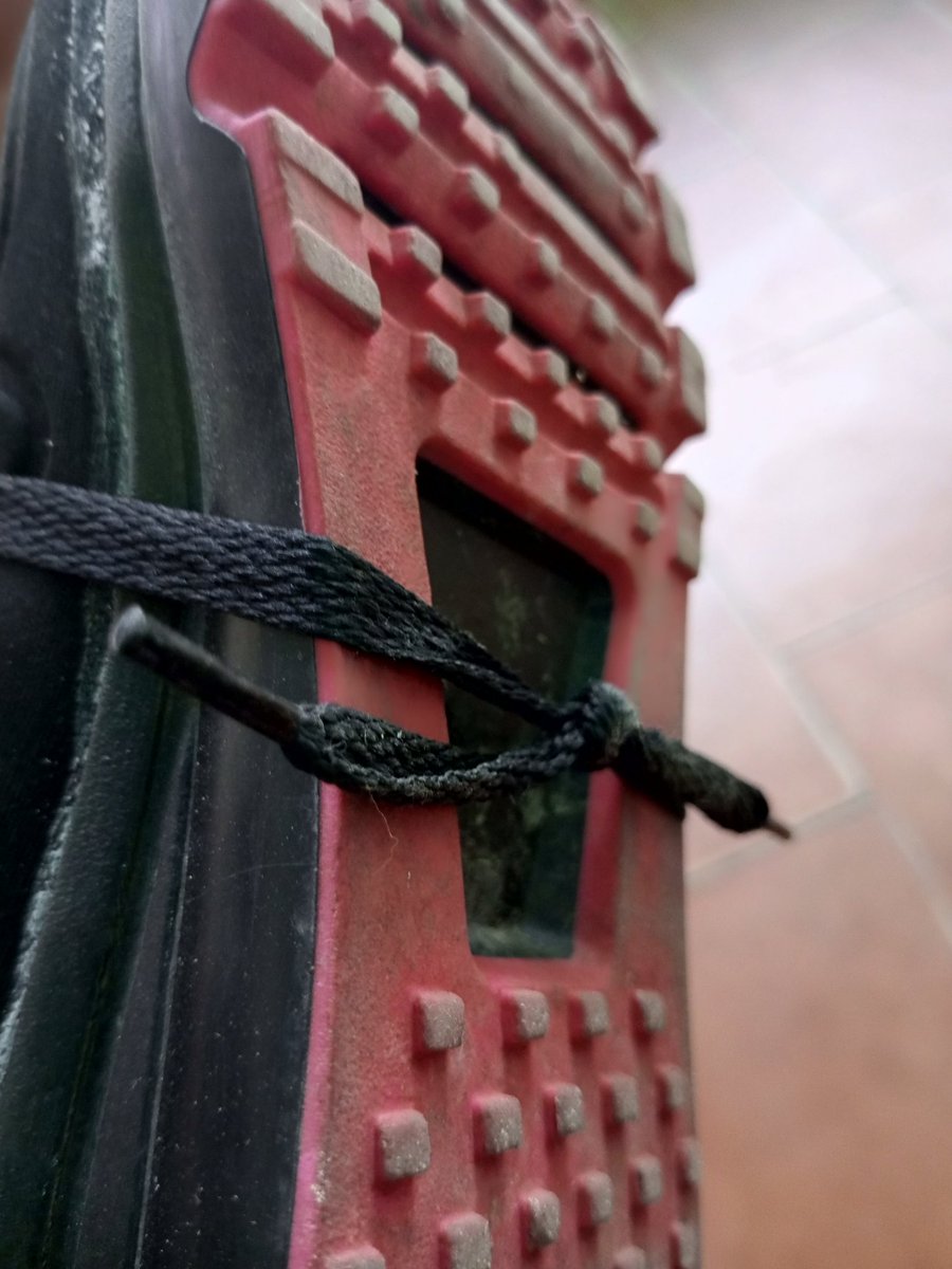 reinaseq's tweet photo. 🚨 MIS ZAPATOS HOY AL SALIR DEL CAMPUS || UN SALARIO DECENTE NO SÓLO GARANTIZARÁ NUESTRA SEGURIDAD ALIMENTARIA Y SOCIAL, TAMBIÉN PERMITIRÁ REPONER CALZADO Y VESTUARIO DESGASTADO

📢 LOS UNIVERSITARIOS INSISTIMOS
#AumentoSalarialIndexadoYA #Art89y91CRBV @OITAmericas @volker_turk https://t.co/RBlarWSCQg