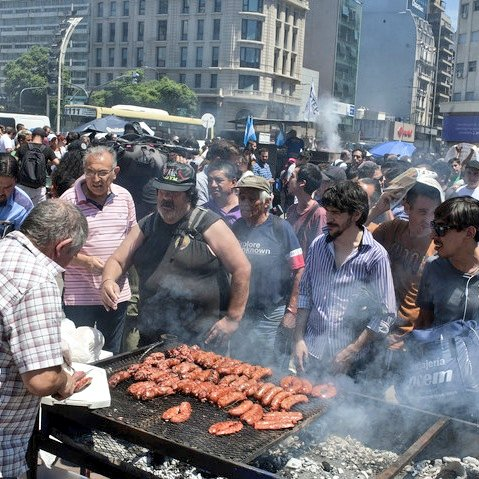 fernand48409611's tweet photo. @gargantapodero Llegaron los estudiantes de carniceria y letras !!! https://t.co/KaZrO0hUbR