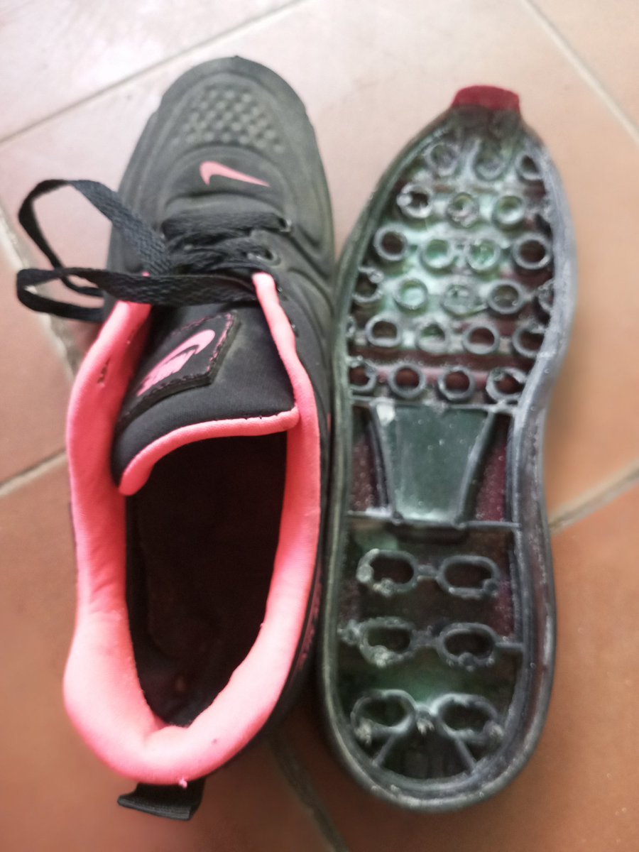reinaseq's tweet photo. 🚨 MIS ZAPATOS HOY AL SALIR DEL CAMPUS || UN SALARIO DECENTE NO SÓLO GARANTIZARÁ NUESTRA SEGURIDAD ALIMENTARIA Y SOCIAL, TAMBIÉN PERMITIRÁ REPONER CALZADO Y VESTUARIO DESGASTADO

📢 LOS UNIVERSITARIOS INSISTIMOS
#AumentoSalarialIndexadoYA #Art89y91CRBV @OITAmericas @volker_turk https://t.co/RBlarWSCQg