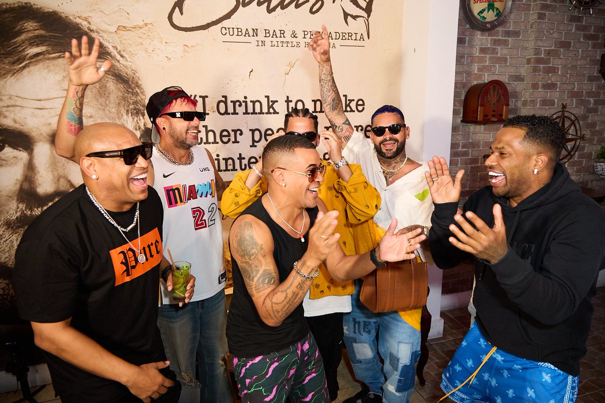 randy_malcom's tweet photo. Esta familia es #DEMASIADO 🔥 🇨🇺 😎  Una felicidad compartida es una felicidad multiplicada ✨🙏🏻 ✨ Gracias a todos por ser parte 🫶

#RandyMalcom #GenteDeZona #DemasiadoElAlbum #ReleaseParty https://t.co/bgw9W8Fs52