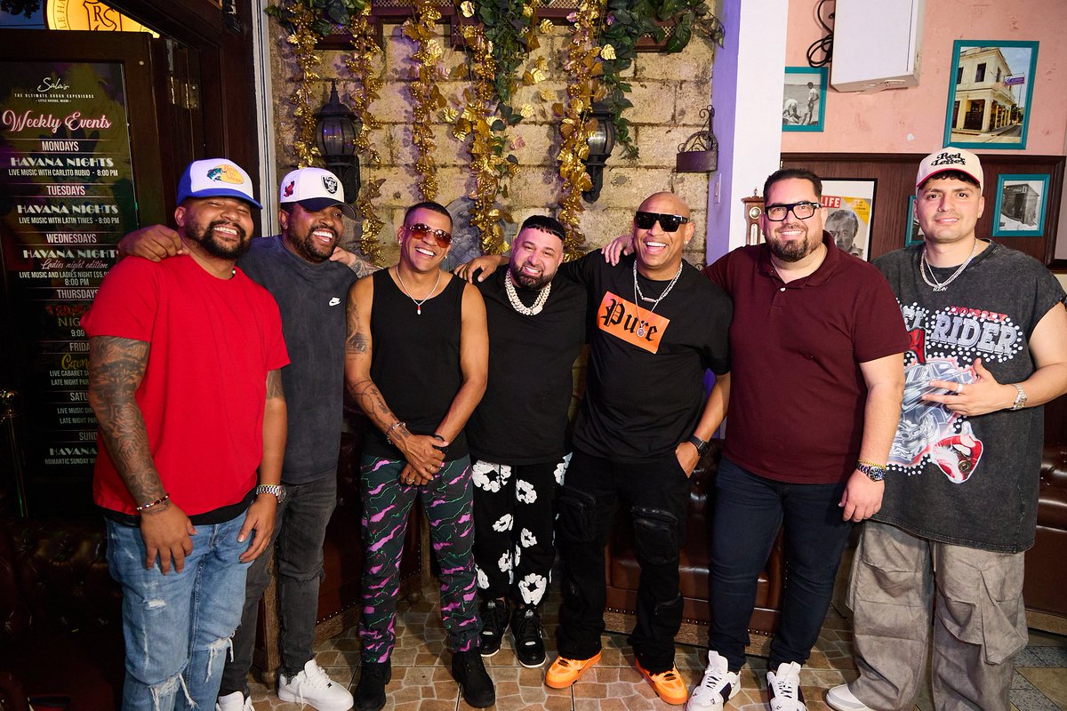 randy_malcom's tweet photo. Esta familia es #DEMASIADO 🔥 🇨🇺 😎  Una felicidad compartida es una felicidad multiplicada ✨🙏🏻 ✨ Gracias a todos por ser parte 🫶

#RandyMalcom #GenteDeZona #DemasiadoElAlbum #ReleaseParty https://t.co/bgw9W8Fs52