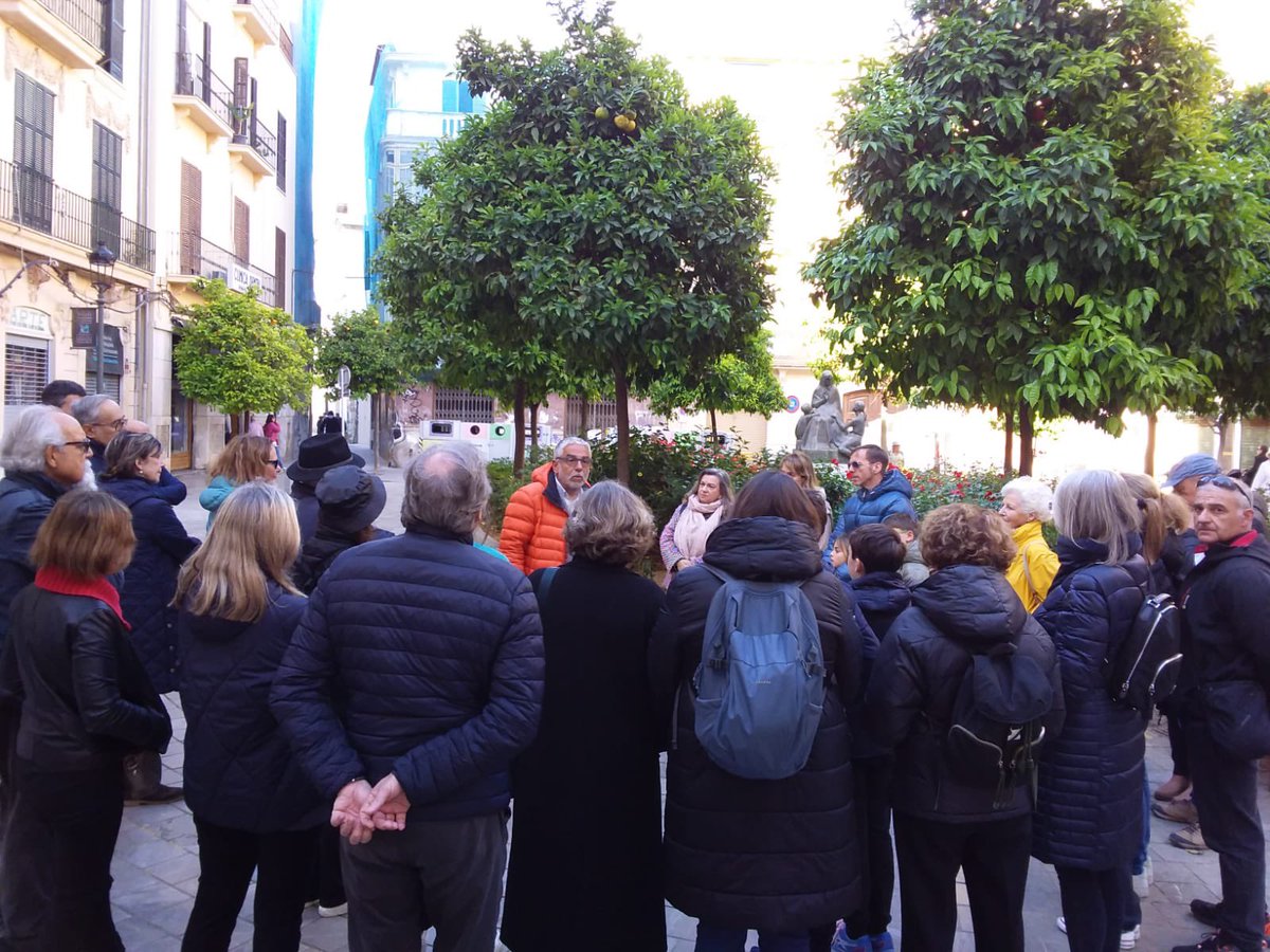 La segona ruta del dia: ‘Secrets i llegendes de la Palma antiga’ amb <a href="/Tronc96/">Joan Carles Palos i Nadal 🎗</a>, per culminar una Diada de Sant Jordi rodona!📚🌹

😍Gràcies a totes les participants! Continuam aquest cap de setmana amb + literatura: Gabriel Janer Manila protagonitza el cicle ‘La Narrativa dels 70’