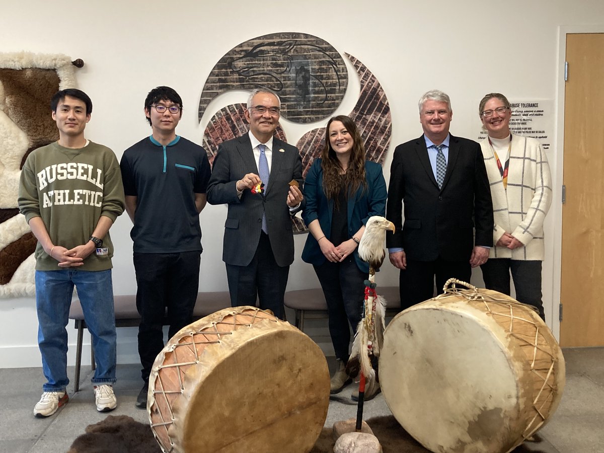I visited Shingwauk Kinoomaage Gamig (@Shingwauk_U), which offers Anishinaabe culture-based education. I was impressed by how the history, culture, and language of Indigenous people are steadily being passed on to future generations. - Amb. Kanji Yamanouchi