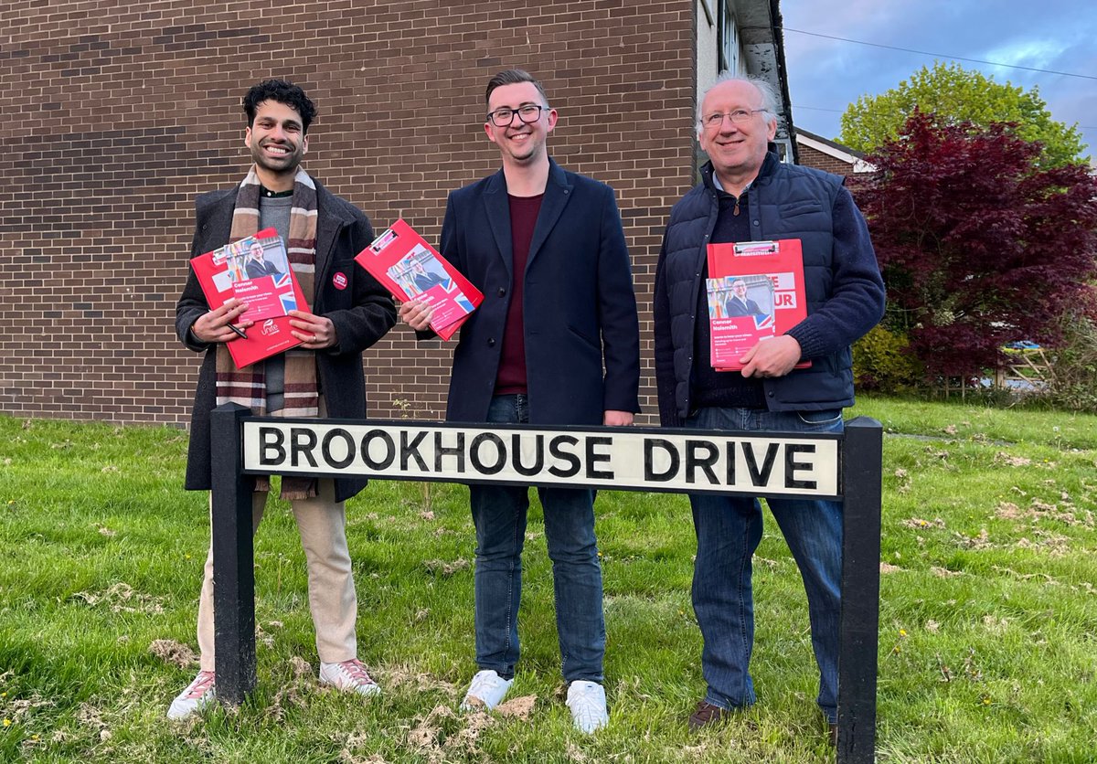 Great to be out on the doors with @connor_naismith in Crewe tonight! #LabourDoorstep

Lots of support for Connor and @danpricelab 🌹