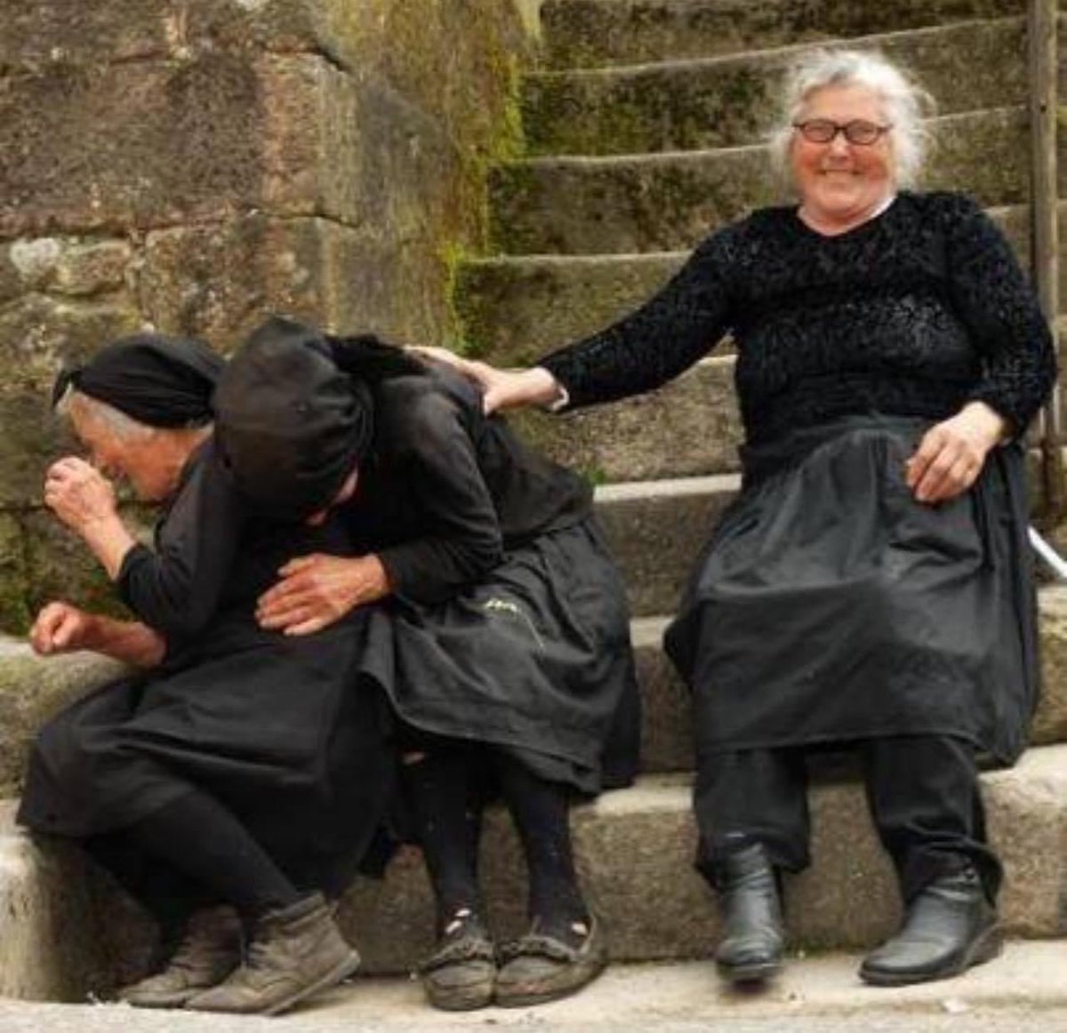 ❤️ “You don’t stop laughing when you grow old, you grow old when you stop laughing.” ~ George Bernard Shaw