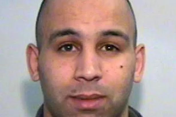 Lee Amos: Notorious Manchester gangster who ran 'Gooch Gang' dies in prison yesterday.. google.com/amp/s/www.mirr…