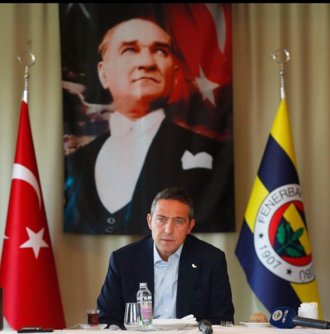 @SimsekRefik Atatürk'ün takımı, Atatürk gibi dik durur. Fenerbahçe'li Hiç kimseye eyvallah etmez, hiç kimsenin elini eteğini öpmez, hiç kimsenin kucağına oturmaz, hiç kimseye yanağını okşatmaz. Gerekirse şampiyon olmaz. Atatürk'ün Takımı Fenerbahçe.🇹🇷💛💙💪