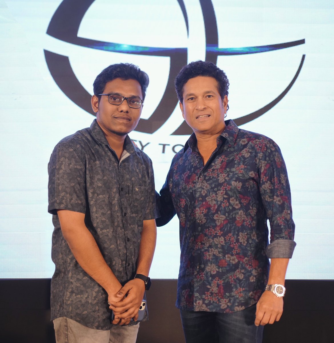 Happy Birthday Thalaivaa ✨@sachin_rt Thanks for Being my biggest Inspiration 🙏🏻❤️ and for Giving me this Dream come true Moment!! #HappyBirthdaySachin #Sachin #GodOfCricket