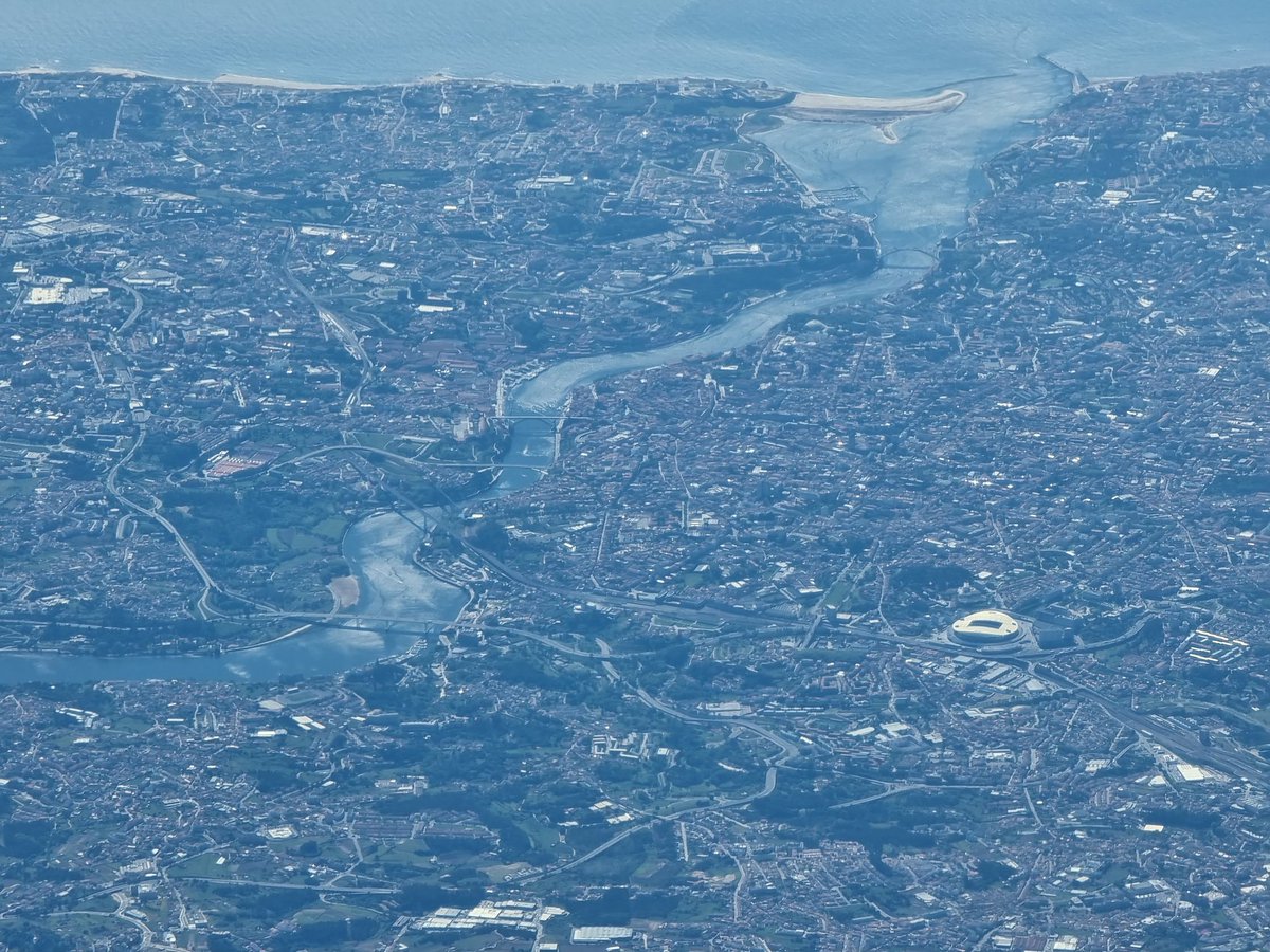 Porto from 38000ft #oporto #porto #duoro #Portugal #flying #travel #Avgeeks #lisbon #spain #sun #chemtrails #conspiracy #visitportugal #pilot #Boeing #ufo