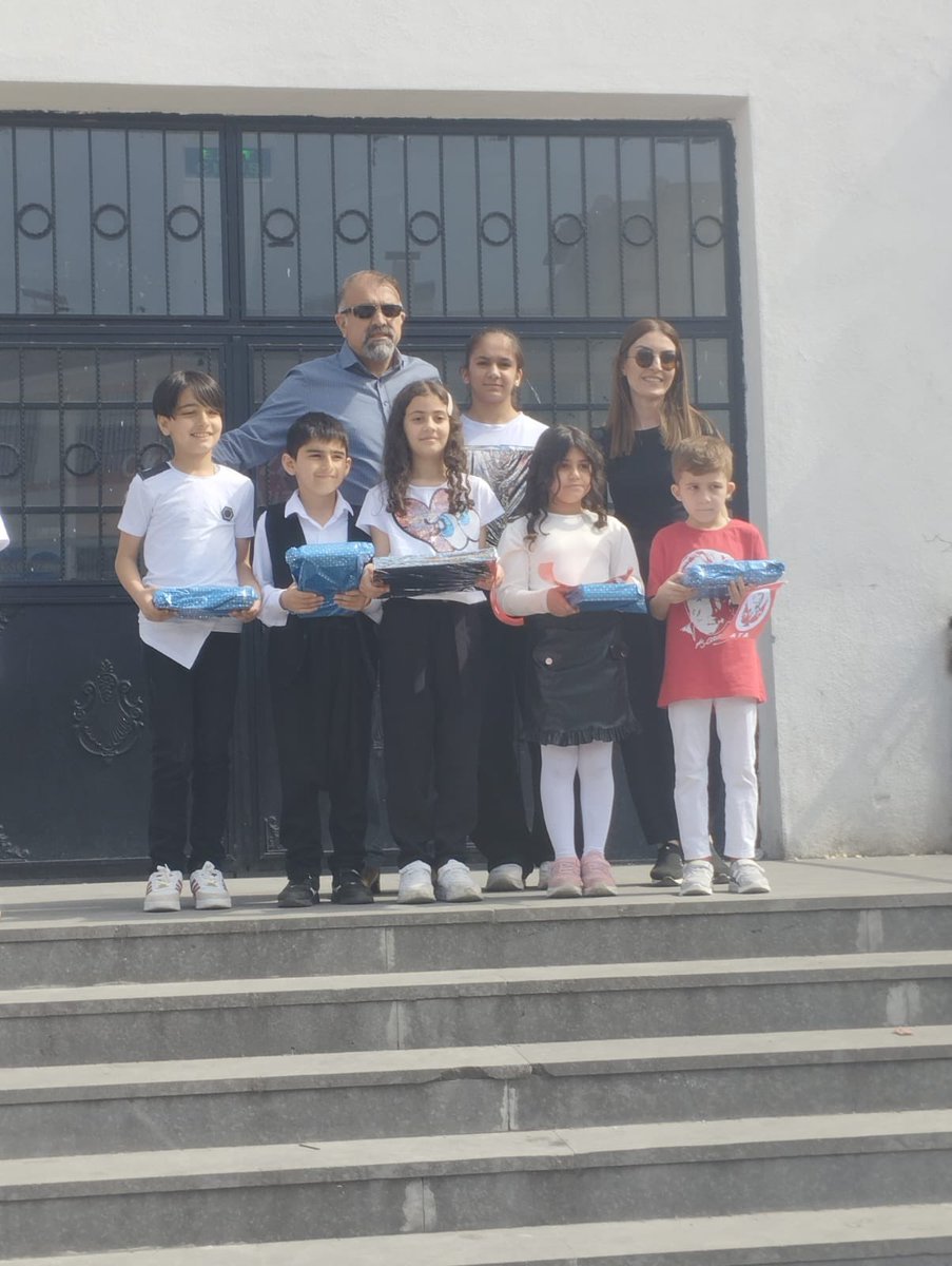 Yahya Kemal Beyatlı İlkokulu (@ilkokuluykb) on Twitter photo 23 Nisan Ulusal Egemenlik Ve Çocuk Bayramı dolayısıyla okul bünyesinde düzenlenen resim ve şiir yarışmasının birincilerine hediyelerini değerli Müdür yardımcımız Sait ÇEPİK tarafından takdim edilmiştir <a href="/Murat4Kucukali/">Murat Küçükali</a> <a href="/Diyarbakirmem/">Diyarbakır İl Millî Eğitim Müdürlüğü</a> <a href="/hcetinkaya7733/">HAKAN ÇETİNKAYA</a> <a href="/BaglarMEM21/">Bağlar İlçe Milli Eğitim Müdürlüğü</a> @fikretelaltuntaş 23 Nisan Ulusal Egemenlik Ve Çocuk Bayramı dolayısıyla okul bünyesinde düzenlenen resim ve şiir yarışmasının birincilerine hediyelerini değerli Müdür yardımcımız Sait ÇEPİK tarafından takdim edilmiştir <a href="/Murat4Kucukali/">Murat Küçükali</a> <a href="/Diyarbakirmem/">Diyarbakır İl Millî Eğitim Müdürlüğü</a> <a href="/hcetinkaya7733/">HAKAN ÇETİNKAYA</a> <a href="/BaglarMEM21/">Bağlar İlçe Milli Eğitim Müdürlüğü</a> @fikretelaltuntaş
