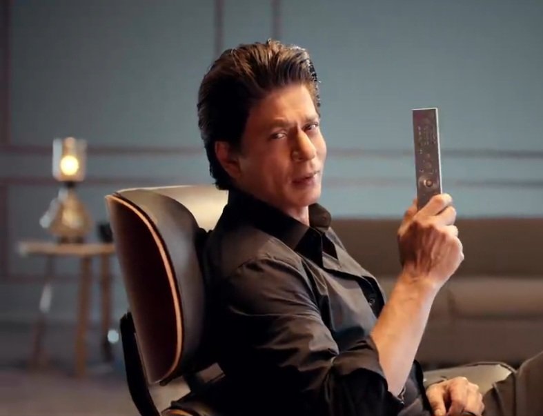 The looks of Shah Rukh Khan I love the best. His LG OLED TV ad in 2022. Intense, quirky, amused, I-mean-business stuff... And clean-shaven. Hope he is that in Sujoy Ghosh's movie...