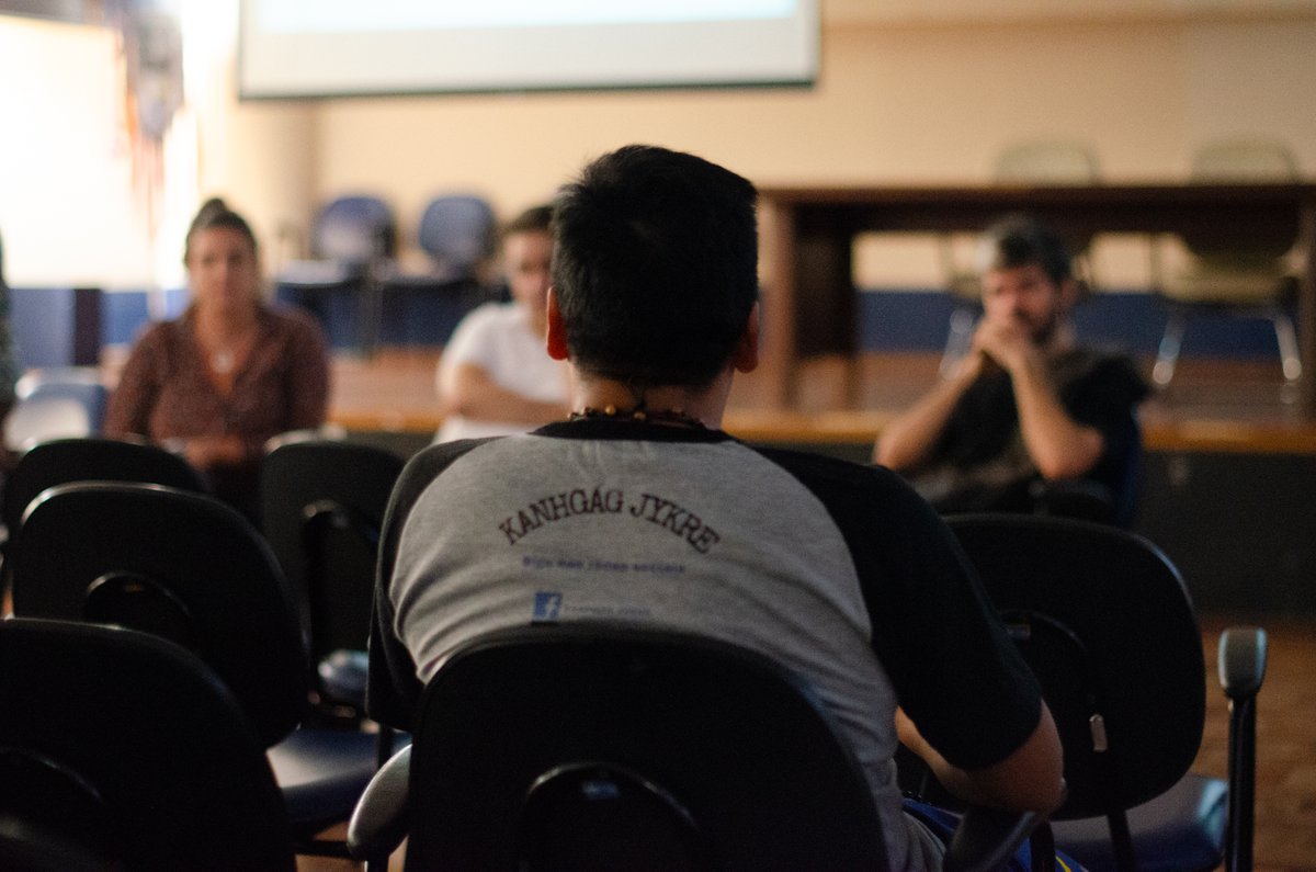 Roda de conversa deu início ao projeto de construção do Catálogo do Aluno Indígena. A iniciativa faz parte do projeto “Possibilidades de Interação e Cocriação no Ambiente Virtual TUAUFRGS por alunos Indígenas e Quilombolas” tinyurl.com/bdhctba6