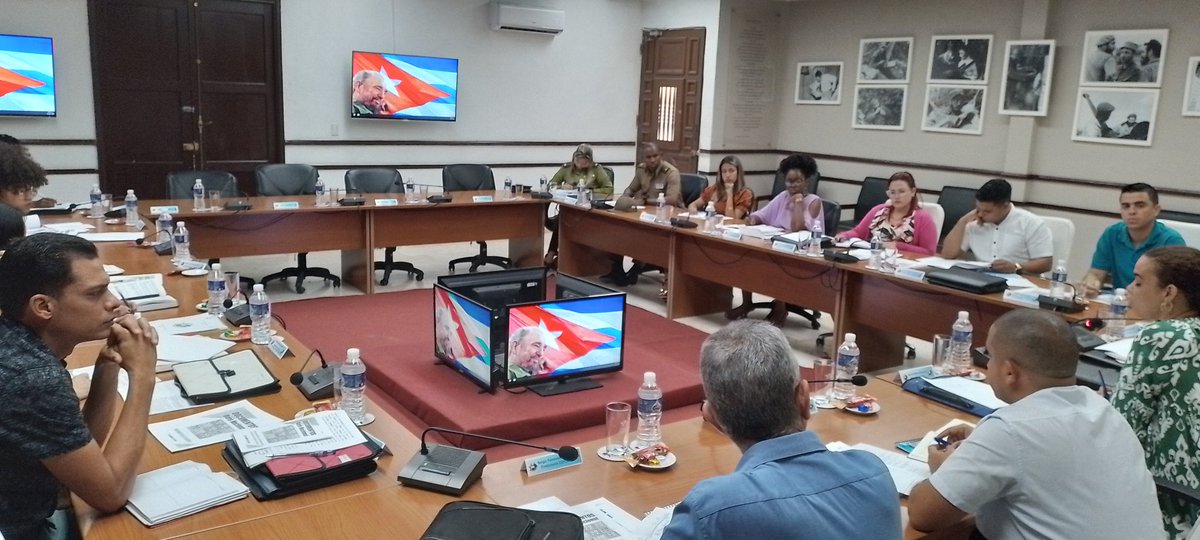 Se desarrolló esta mañana la reunión del Buró Nacional de la @UJCdeCuba correspondiente al mes de Abril. Se perfecciona la estrategia integral para el presente y futuro del país luego del #12moCongresoUJC. #UnaMejorJuventud @DiazCanelB @DrRobertoMOjeda @MeyvisEstevezE