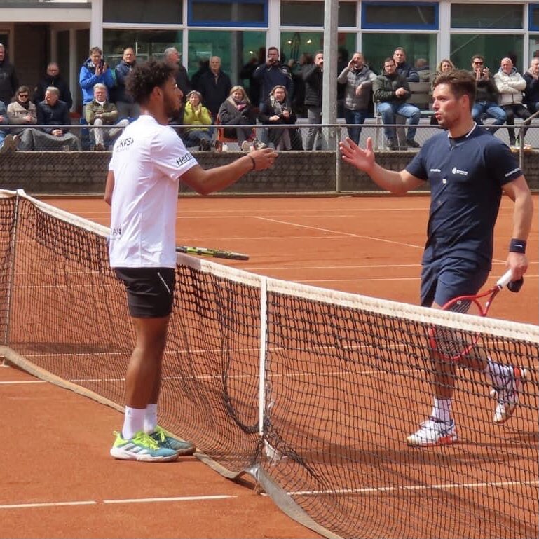 Zomaar wat actiefoto’s van afgelopen zondag waar TC Suthwalda de derde en wederom klinkende zege op rij boekte in de Eredivisie Heren van de KNLTB. Ditmaal tegen ATC TEAN uit Alphen aan de Rijn met o.a. Robin Haase. Als je goed kijkt zie je mij en Colet Scheper ook zitten. Want