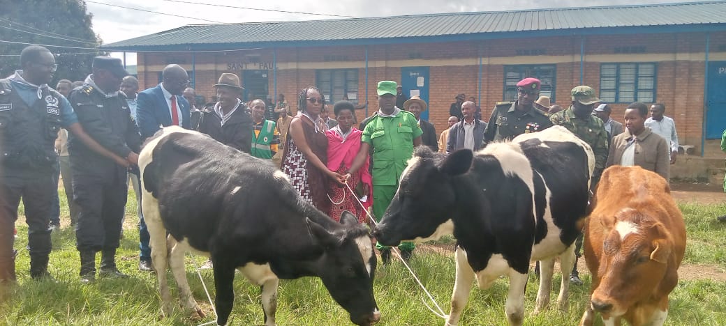 Nyuma y'urugendo rwo kwibuka kuva kuri GS Rega Catholique rwerekeza kuri monument ya Cyambara, ubuhamya n'ubutumwa butandukanye no gushyira indabo ku rwibutso rushyinguwemo imibiri y'inzirakarengane zazize Jenoside yakorewe abatutsi mu 1994, habayeho koroza abarokotse Jenoside.