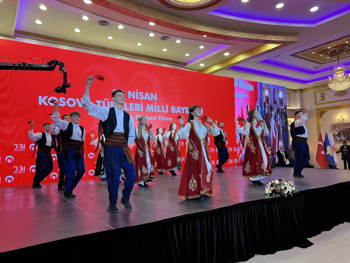 TC_PristineBE's tweet photo. Bakan Yardımcısı ve AB Başkanı Büyükelçi Bozay, Kosova Meclisi Başkanı @KonjufcaGlauk, KDTP Genel Başkanı @DamkaFikrim, Kosovalı Bakanlar ve Milletvekilileriyle birlikte Kosova Türklerinin Milli Bayramı törenine katılarak, soydaşlarımızın Milli Bayramını tebrik etmiştir. 🇹🇷🇽🇰 https://t.co/zQWQ693Zia