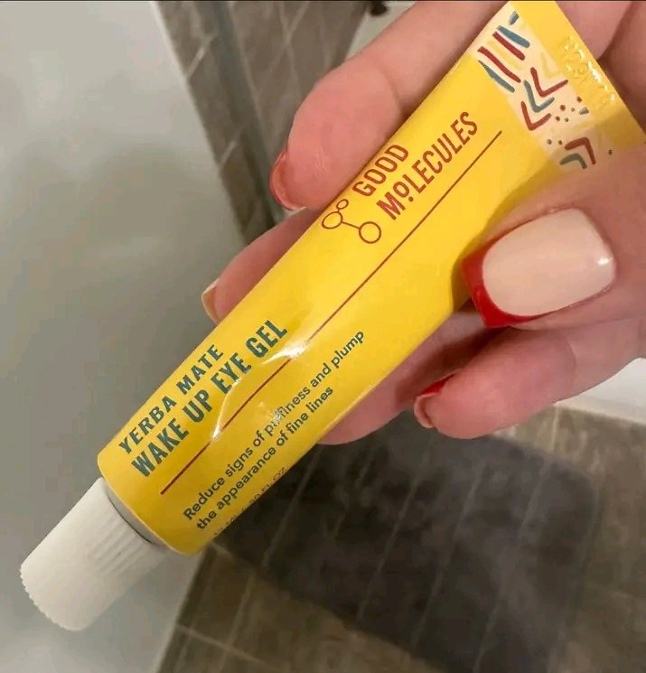 TrishaDian29's tweet photo. My friend showed me this eye cream and its so good. Only 5$ on Amazon. You need it. https://t.co/o4y4efbVak